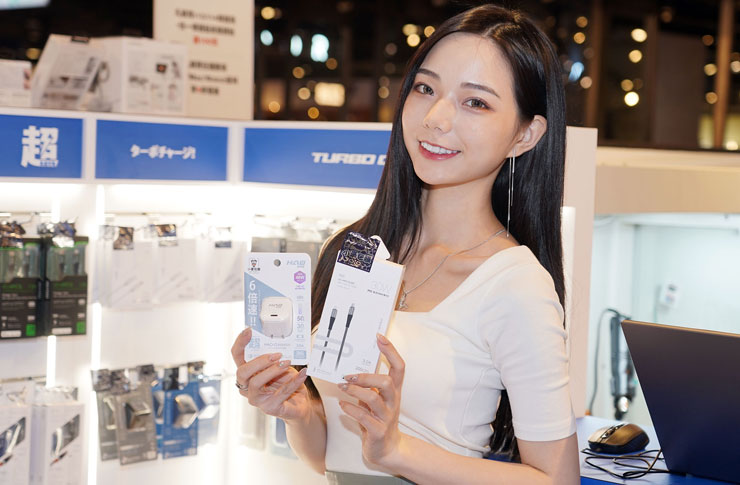 <strong>小豪包膜進駐新光三越!台北信義 A11 新櫃火熱登場~百大女郎冠軍啾啾帶你開箱!</strong> - 阿祥的網路筆記本 OnPro 的 48W 超迷你充電頭與支援 30W 的充電線,也是蠻推薦搭配 iPhone 的組合。