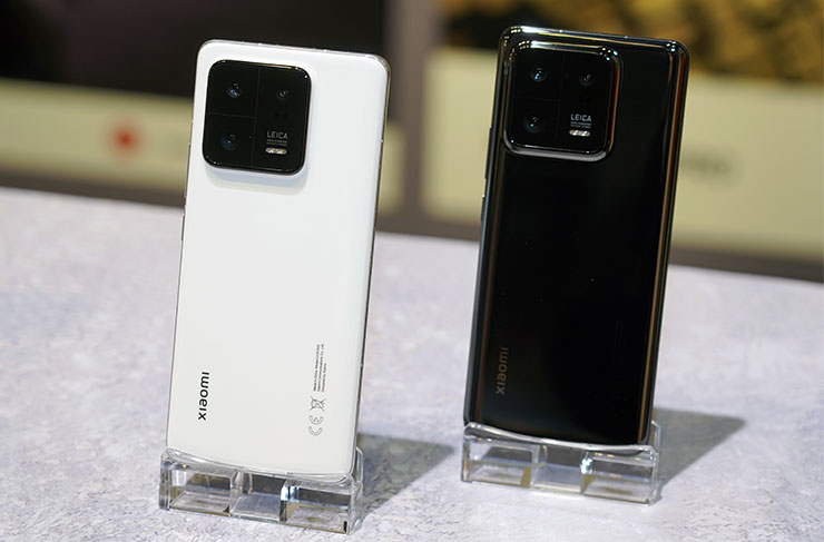 尺寸更大的 Xiaomi 13 Pro 在相機規格與硬體配置上要更優於小尺寸的 Xiaomi 13。