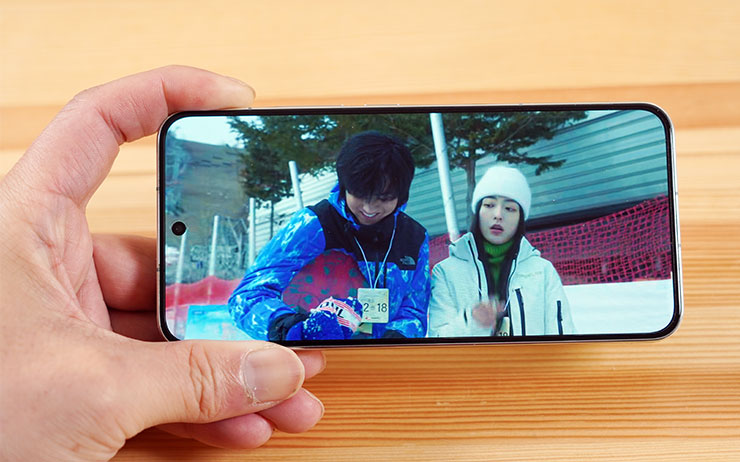 Xiaomi 13 的螢幕亮度、對比度表現極佳，觀看 HDR 影片自然也有極為出色的畫質表現與立體感。