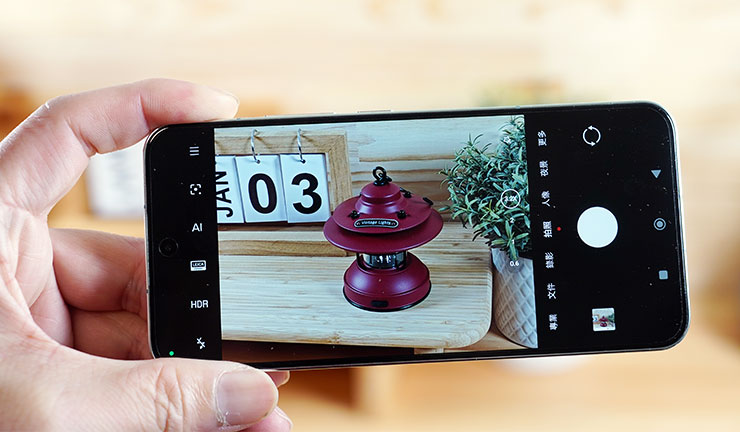 與徠卡深度合作的相機功能毫無疑問是 Xiaomi 13 的最大賣點，實際拍攝體驗更是精確還原了經典的徠卡影像風格。