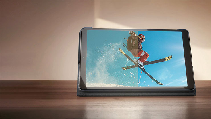 最新一代8吋Lenovo Tab M8（第4代）機身重量僅320克、厚度不到9釐米，輕薄一手掌握。