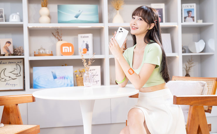 就是要跨級挑戰!Redmi Note 12 系列三新機力奪中階王者! - 阿祥的網路筆記本 Redmi Note 12 Pro+ 5G螢幕採用高規格的柔性材料,支援旗艦級120Hz螢幕更新率,為Redmi Note Series中首款搭載Flow AMOLED螢幕的機款,以提供更纖薄的邊框,帶來沉浸的觀影體驗。