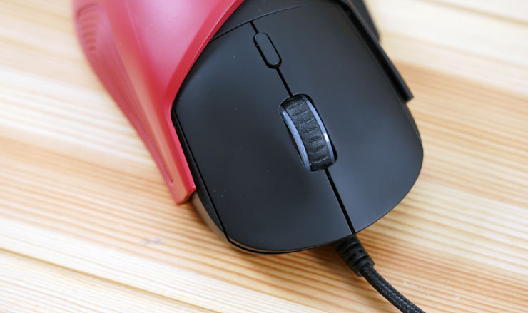 Serafim M1 變形滑鼠搶鮮開箱體驗:外型自定義,商務 & 電競需求一次滿足! - 阿祥的網路筆記本 滑鼠前端,配置左右鍵、滾輪中鍵與 DPI 切換的快捷鍵。