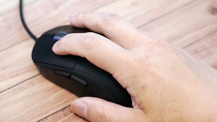 Serafim M1 變形滑鼠搶鮮開箱體驗:外型自定義,商務 & 電競需求一次滿足! - 阿祥的網路筆記本 當然,商務形態的 Serafim M1 變形滑鼠也同樣手不俗,且設計左右對稱,左撇者也能適用。