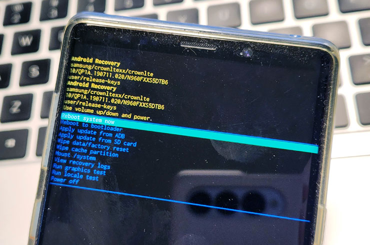 <strong>手機解鎖神器!iToolab UnlockGo 安卓版實測心得,螢幕鎖定碼、Google 密碼與 FRP 鎖定問題一次解決!</strong> - 阿祥的網路筆記本 使用音量鍵上下移動選項,電源鍵確認功能,我們選擇「wipe data / factory reset」即可進行手機原廠恢復。
