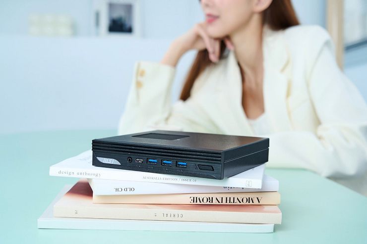 迷你主機當道!微星「Cubi 5」與「PRO DP10」打造 3 招超靈活商務工作術 - 阿祥的網路筆記本 MSI PRO DP10 的大小如同書本般,但卻擁有出色的效能與完善的擴充性。