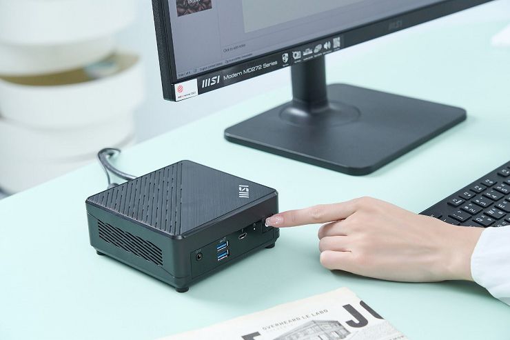 迷你主機當道!微星「Cubi 5」與「PRO DP10」打造 3 招超靈活商務工作術 - 阿祥的網路筆記本 MSI Cubi 5 的電源鈕規劃在機身正面,I/O 也採前置設計,操作起來相當便利。