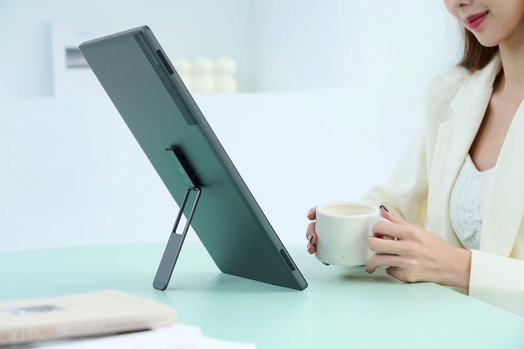 迷你主機當道!微星「Cubi 5」與「PRO DP10」打造 3 招超靈活商務工作術 - 阿祥的網路筆記本 透過支架的旋轉,PRO MP161 商用隨身螢幕也能做到縱向顯示畫面的彈性。