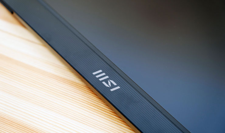 螢幕下方的 MSI LOGO。