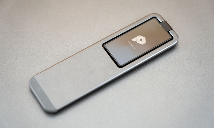 支架座上也可以看到 MSI 商務 PRO 系列的 LOGO。