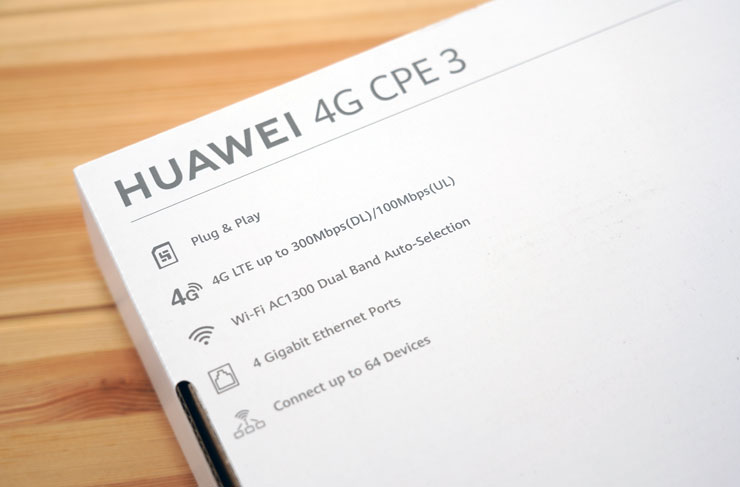 HUAWEI 4G CPE 3 無線路由器開箱實測:安裝簡易省時,多設備穩定連結~一次滿足室內長時連網、露營出遊多人共享需求! - 阿祥的網路筆記本 盒背可以看到 HUAWEI 4G CPE 3 的主打特色:即插即用、支援 4G LTE 最高 300 Mbps 下載、100 Mbps 上傳,機身自帶四組乙太網路埠並最高提供 64 台設備同時連線。