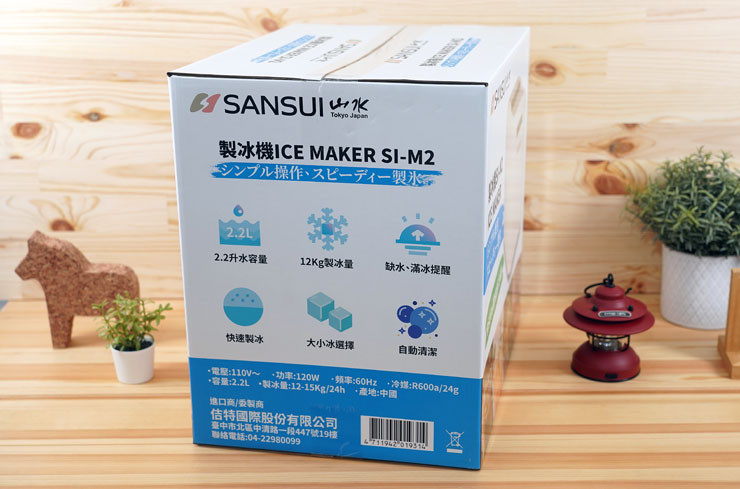 外盒側邊也能看到產品的特色介紹。