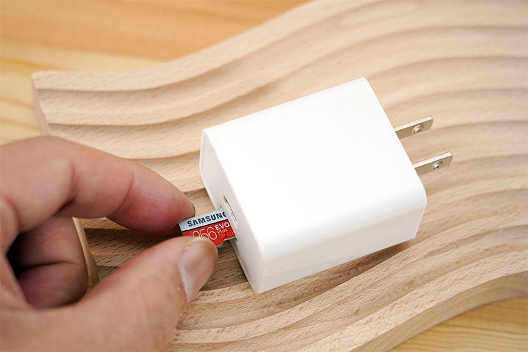 iPower Pro 備份快充頭可支援最大 2TB 的 microSD 卡，阿祥是搭配了 256 GB 的三星 EVO Plus 來使用。