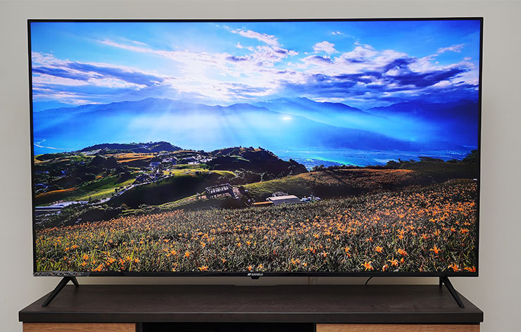 山水 4K QLED 量子智慧聯網電視開箱實測:QLED 顯色、4K HDR 與 Google 認證 Android TV 系統一次滿足!價格平易近人超驚喜! - 阿祥的網路筆記本 從正面來看 山水 4K QLED 量子智慧聯網電視的邊框非常窄,窄到幾乎只有細細的一條線,這也讓整個畫面視野看起來更大一些。