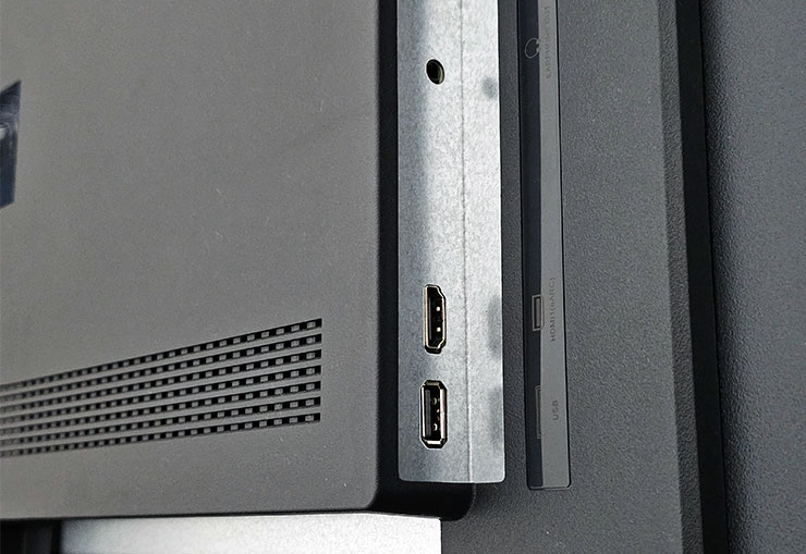 山水 4K QLED 量子智慧聯網電視開箱實測:QLED 顯色、4K HDR 與 Google 認證 Android TV 系統一次滿足!價格平易近人超驚喜! - 阿祥的網路筆記本 側邊則有一組 USB 2.0 接口、一組 HDMI 與一個音源輸出接口。