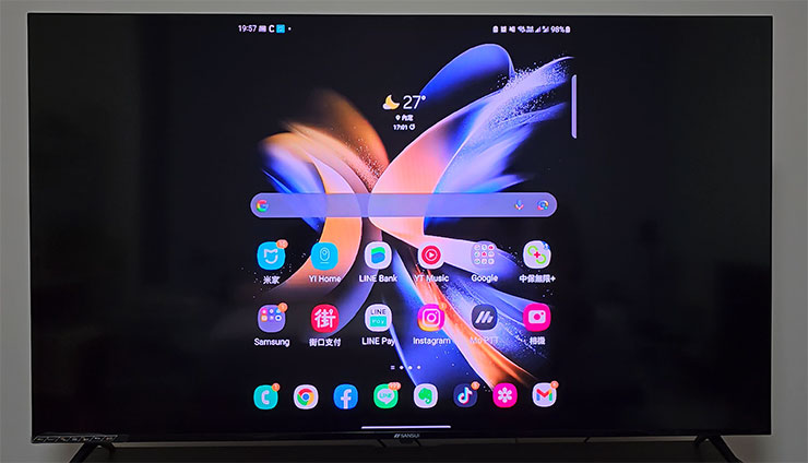 山水 4K QLED 量子智慧聯網電視開箱實測:QLED 顯色、4K HDR 與 Google 認證 Android TV 系統一次滿足!價格平易近人超驚喜! - 阿祥的網路筆記本 如此一來,手機上的畫面就能即時同步到 山水 4K QLED 量子智慧聯網電視的 65 吋大螢幕上頭囉!