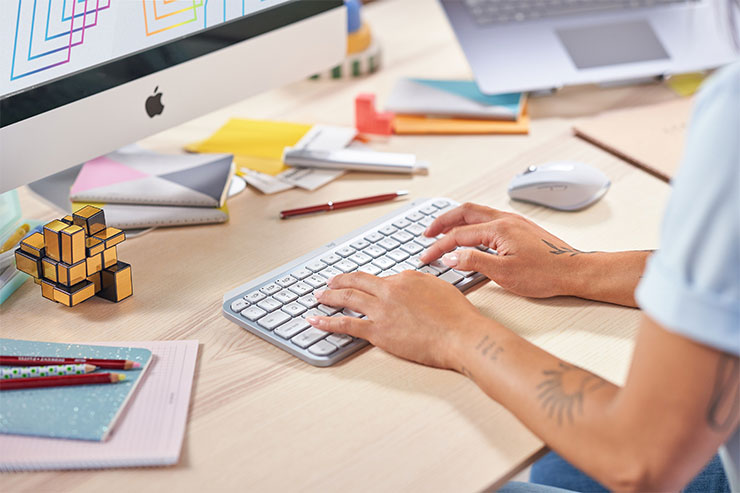 專為創意及設計工作者打造、時尚精巧的「MX Keys Mini 智能無線鍵盤」