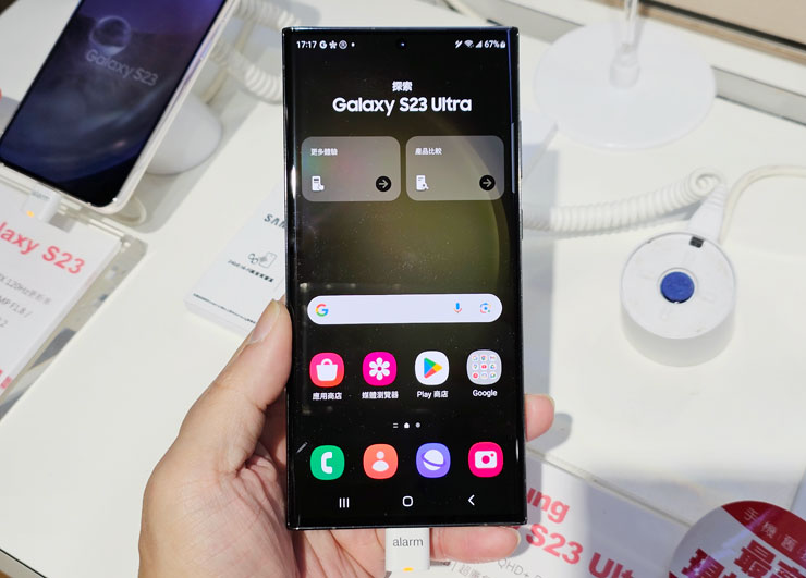 遠傳門市也都有提供大品牌新機的展示實機，可以讓顧客動手試用看看。