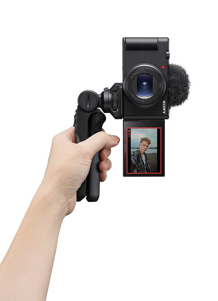 Sony ZV-1 II 預計 6 月中旬上市,單機身 NT$24,980,隨身影音創作神器再進階! - 阿祥的網路筆記本 Sony ZV-1 II 搭配 GP-VPT2BT 手持握把可旋轉為垂直狀態拍攝