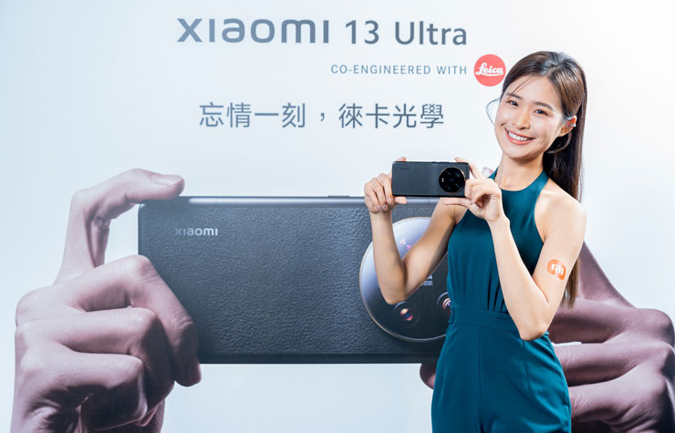 Xiaomi 13 Ultra 是小米攜手徠卡在行動影像光學系統中進一步探索的成果，一同打造出目前行動影像領域最完美的徠卡 Summicron 鏡頭，讓雙方在全球影像戰略合作再度邁出關鍵一步。
