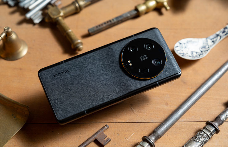 Xiaomi 13 Ultra 搭載六焦段徠卡光學四鏡頭，覆蓋從 12mm（超廣角）、23mm（廣角）、75mm（長焦）到全新的 120mm（超長焦），並透過 In-Sensor-Zoom 技術進一步提供 46mm 和 240mm 焦段。