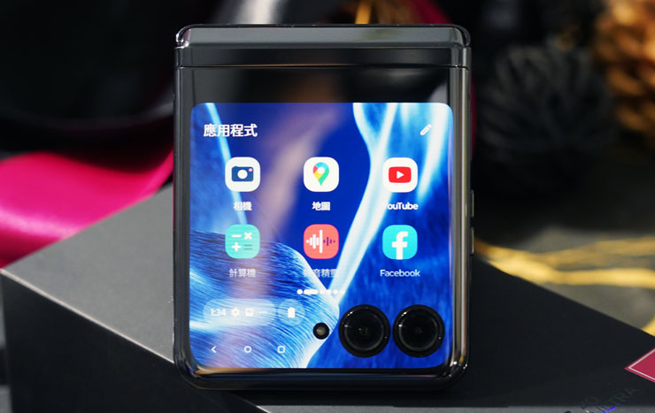 Motorola Razr 40 Ultra 外螢幕也能執行大部份的應用程式。