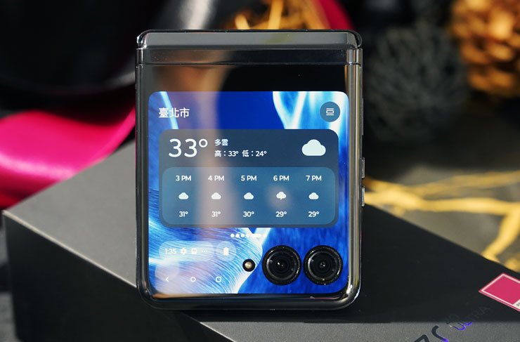 Motorola Razr 40 Ultra 外螢幕的氣象工具。