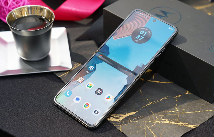 Motorola Razr 40 Ultra 展開後的內螢幕達 6.9 吋