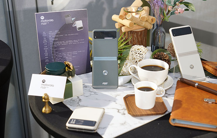 Motorola Razr 40 有豆腐白與橄欖綠雙色