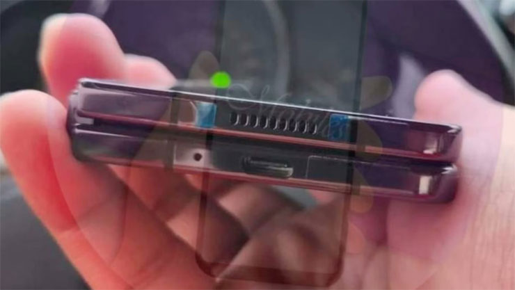 疑似 Galaxy Z Fold 5 實機底部，也是完全貼合的狀態