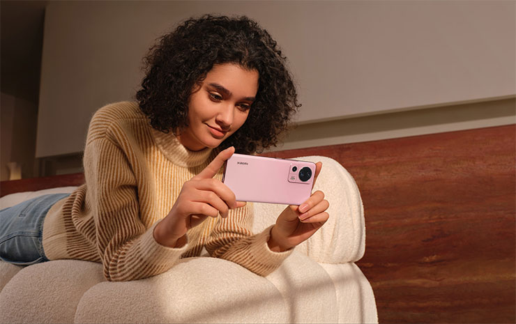 Xiaomi 13 Lite更是專為影音世代量身打造，搭載雙前置鏡頭與雙柔光燈，僅171g輕巧便攜的機身，也讓Xiaomi 13 Lite被譽為夏日外出旅遊必不可少的神機。