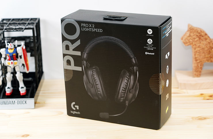 Logitech G PRO X 2 LIGHTSPEED 職業級無線電競耳機麥克風開箱實測:絕佳音質、輕量化與超長續航三效合一,同步支援藍牙連線也能適用手機! - 阿祥的網路筆記本 Logitech G PRO X 2 LIGHTSPEED 的產品包裝不大,全黑色系的搭配也大大提升整體質感。