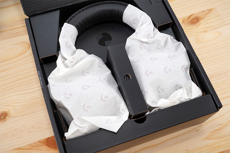 Logitech G PRO X 2 LIGHTSPEED 職業級無線電競耳機麥克風開箱實測:絕佳音質、輕量化與超長續航三效合一,同步支援藍牙連線也能適用手機! - 阿祥的網路筆記本 開箱,內層產品的保護也很到位,除了紙盒緩衝,耳罩與耳墊也加上了不織布包裏防護。