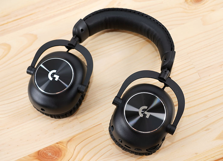 Logitech G PRO X 2 LIGHTSPEED 職業級無線電競耳機麥克風開箱實測:絕佳音質、輕量化與超長續航三效合一,同步支援藍牙連線也能適用手機! - 阿祥的網路筆記本 此次入手的是黑色版本的 Logitech G PRO X 2 LIGHTSPEED ,耳機本體不大,且作工很精緻。
