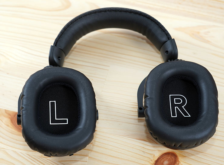 Logitech G PRO X 2 LIGHTSPEED 職業級無線電競耳機麥克風開箱實測:絕佳音質、輕量化與超長續航三效合一,同步支援藍牙連線也能適用手機! - 阿祥的網路筆記本 Logitech G PRO X 2 LIGHTSPEED 的耳墊為記憶海棉打造,標配的是人造皮革外層,質地柔軟且不悶熱。