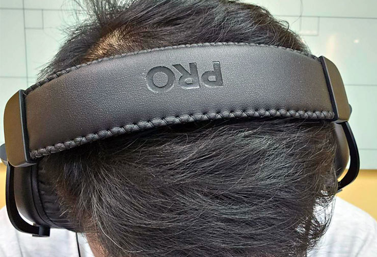 Logitech G PRO X 2 LIGHTSPEED 職業級無線電競耳機麥克風開箱實測:絕佳音質、輕量化與超長續航三效合一,同步支援藍牙連線也能適用手機! - 阿祥的網路筆記本 耳機的頭帶寬度適中,內層也有緩衝材質設計,能有效減緩頭部的壓力。