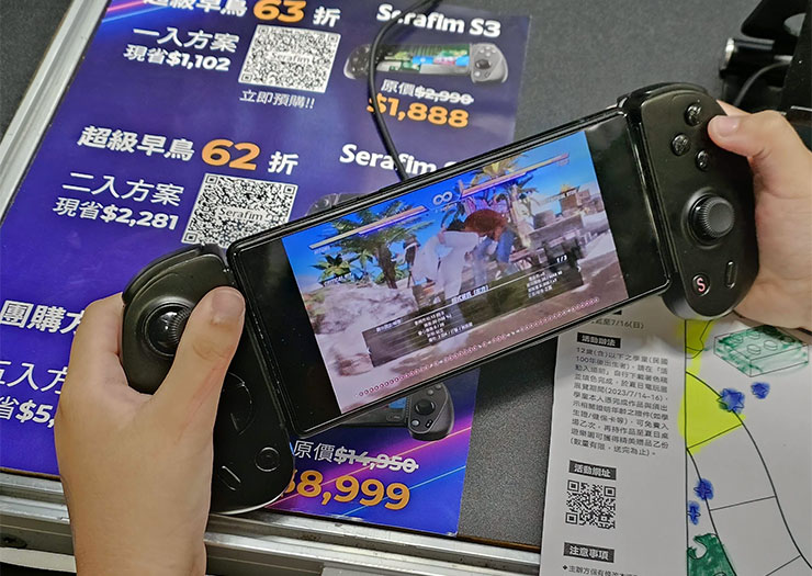 目前展場中展示的 Serafim S3 皆為 3D 列印的樣品，因此實際外觀會與未來銷售成品有一定的差距，不過我們還是能感受到手把本身的按鍵、搖桿的操控性不俗