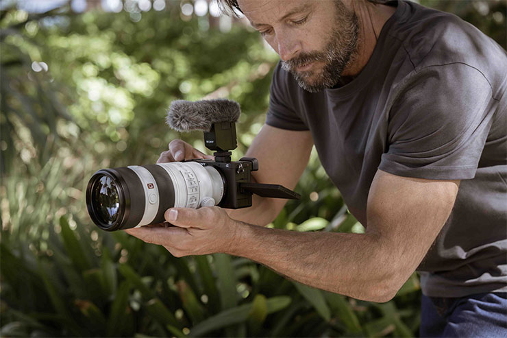 Sony α6700 支援高達 4K 120p 錄影格式，並同時擁有 14+級寬廣動態範圍，可在低光源的條件下捕捉更多細節。