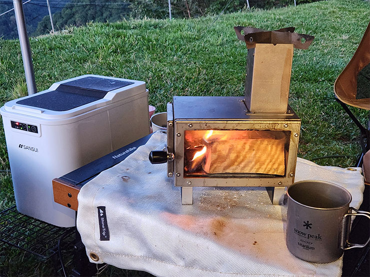 露營滿一年了!分享五個讓人喜愛的理由、新手露營入坑的五個建議! - 阿祥的網路筆記本 夏天露營需要製冰機,想要「觀火」的儀式感可以準備柴爐或焚火台,這些都可以讓你自由搭配。