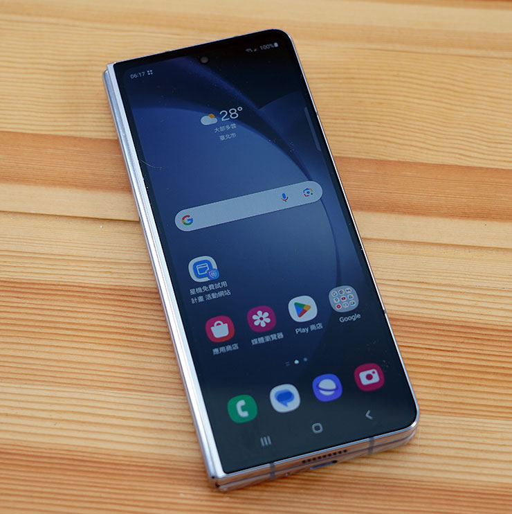 三星 Galaxy Z Fold5 星機免費試用開箱心得:符合現有用戶的期待嗎?新用戶是否適合入手? - 阿祥的網路筆記本 Galaxy Z Fold5 手機本體,提供體驗的是新色冰霧藍款。