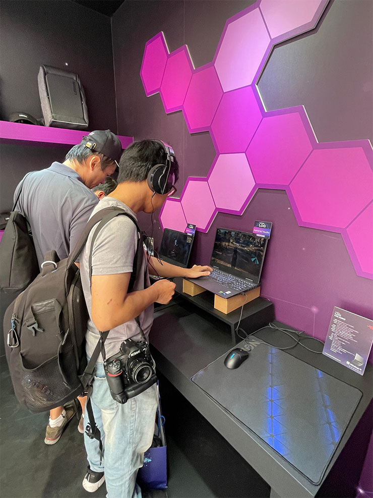 快閃店LOQ區，設置「高級音效」、「頂尖表現」體驗關卡，讓消費者感受優異的規格和遊戲效果。