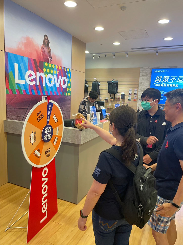 凡於Lenovo 實體專賣店購買Lenovo電競筆電，還可參與轉盤抽抽樂享優惠，最大獎為Lenovo指定十吋平板。
