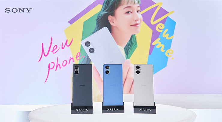 Xperia 5 V推出藍、白、黑三色，建議售價32,990元，9月4日起於指定通路預購就送$2,000配件購物金， 舊換新購機加碼再折 NT$ 3,000 優惠！