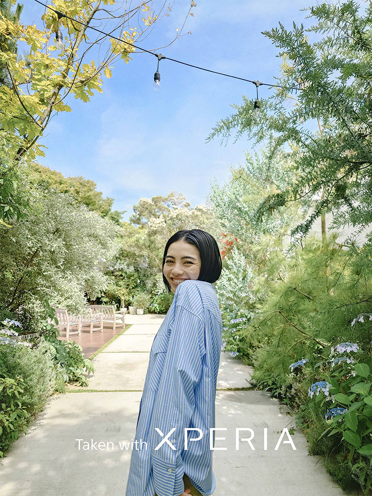 Xperia 5 V 內建 Sony Alpha相機的Creative Look創意外觀功能，多種色彩預設選項，方便使用者依據場景與情境挑選理想色調與氛圍