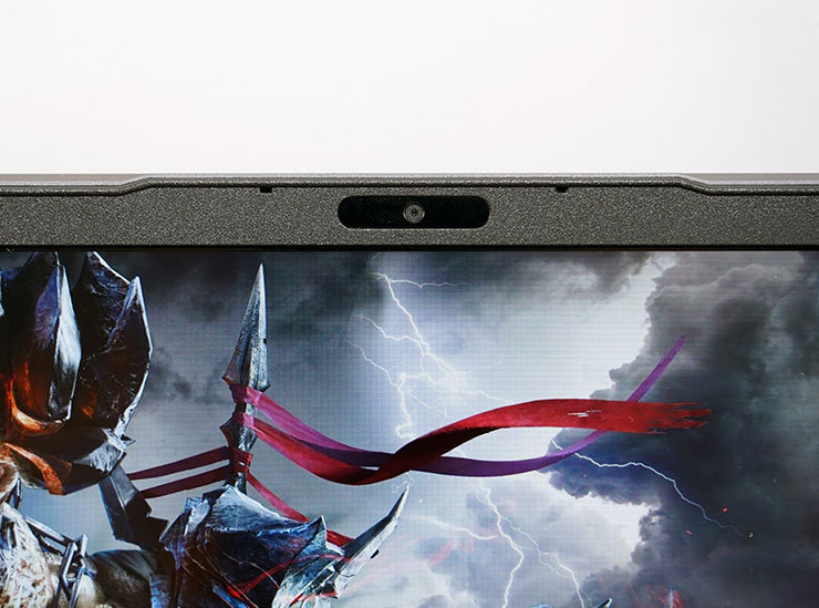 螢幕上方搭配了 Full HD 規格的視訊鏡頭與陣列式麥克風。