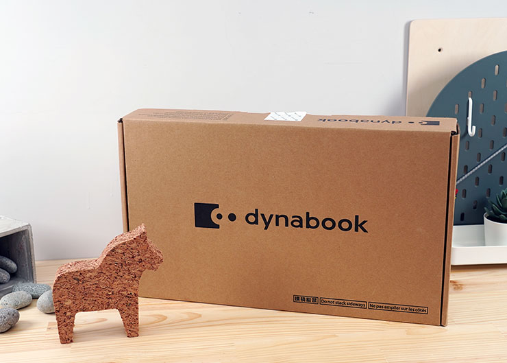 dynabook Portégé X40L-K 開箱與深度評測:極致輕薄攜帶無負擔,純正日系風格打造精品級質感! - 阿祥的網路筆記本 筆電的外箱也是十分簡約的設計,正面有 dynabook 的識別 LOGO 與名稱。