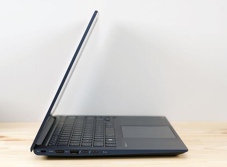 dynabook Portégé X40L-K 開箱與深度評測:極致輕薄攜帶無負擔,純正日系風格打造精品級質感! - 阿祥的網路筆記本 dynabook Portégé X40L-K 的機身厚度僅 15.9 mm,從側面看更能明顯感受到它驚人的薄度。