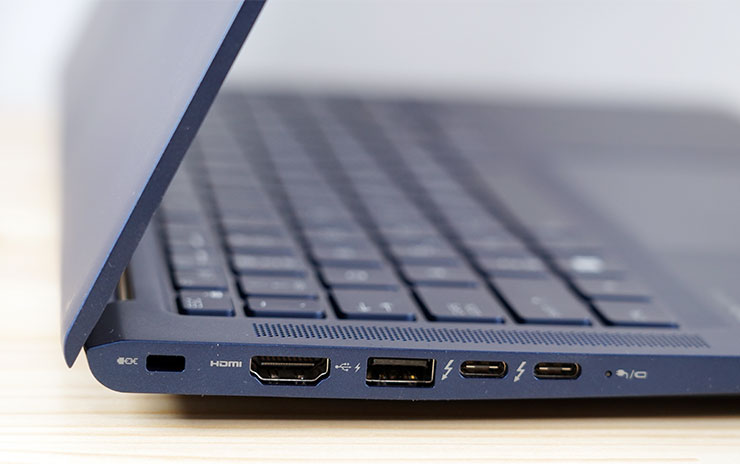dynabook Portégé X40L-K 開箱與深度評測:極致輕薄攜帶無負擔,純正日系風格打造精品級質感! - 阿祥的網路筆記本 機身左側配置了 HDMI 2.0 埠、USB 3.2 Gen1 A 埠與兩組 Thunderbolt 4 埠。
