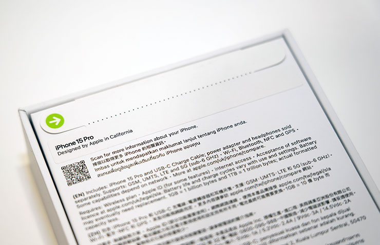 盒背同樣採用紙質貼紙封口。