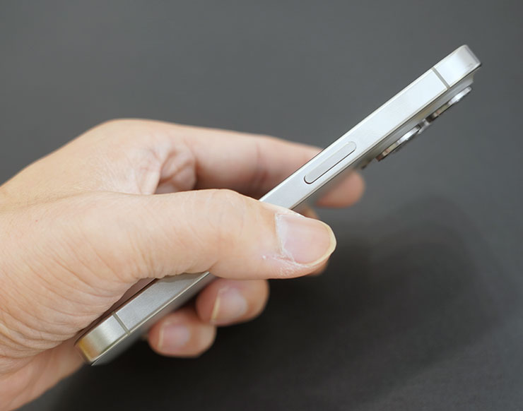 機身右側的側鍵。